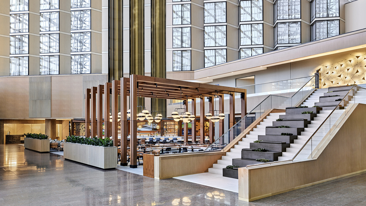 ausctr-omni-austin-hotel-downtown-lobby-atrium-view-captial-a-restaurant